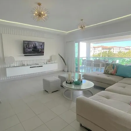 Relaxing 2 Bedroom Ocean View With Pool Close To The Beach